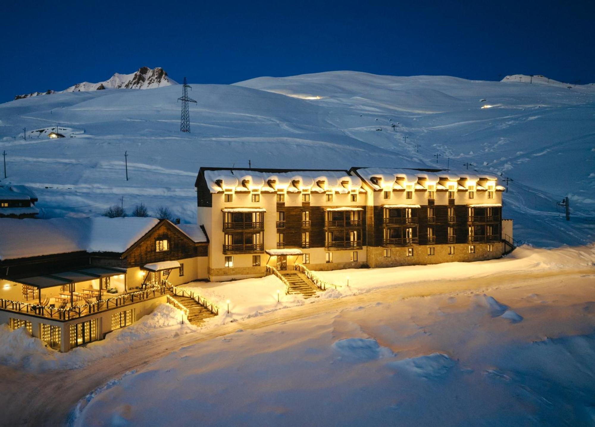 Alpina Hotel Gudauri Eksteriør bilde