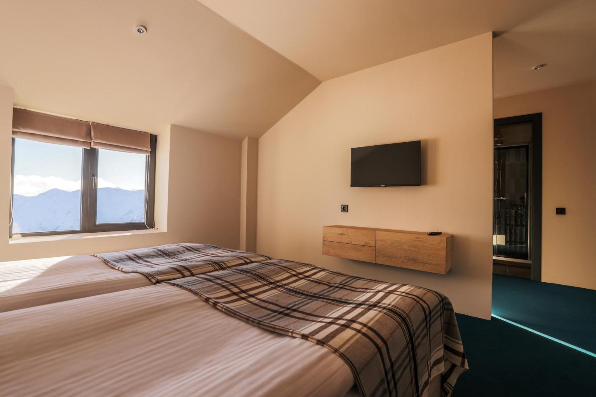 Alpina Hotel Gudauri Eksteriør bilde